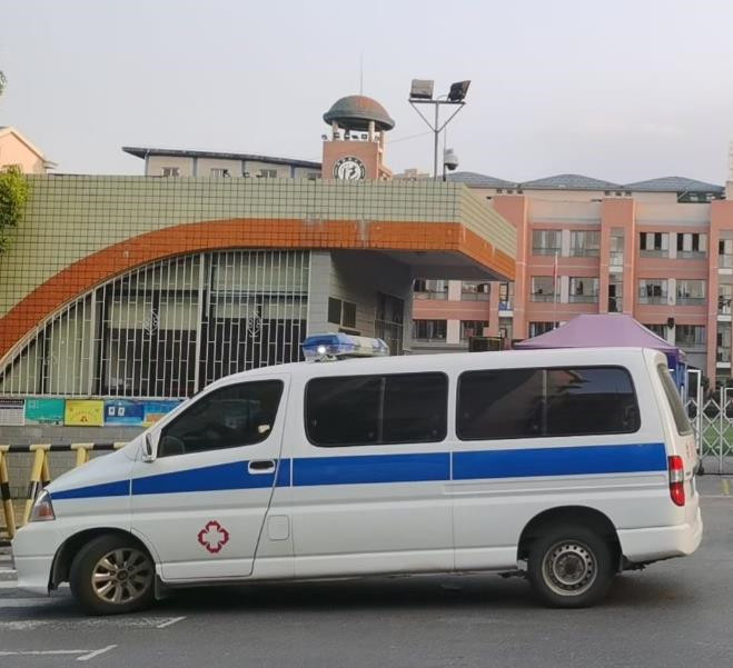 滦县救护车出租护送骨折病人一公里多少钱